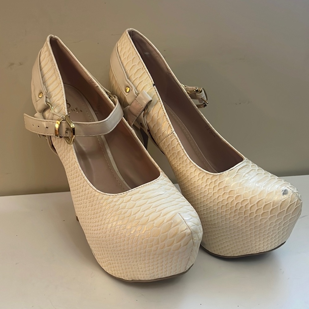 New JustFab Cream Heel - Size 10